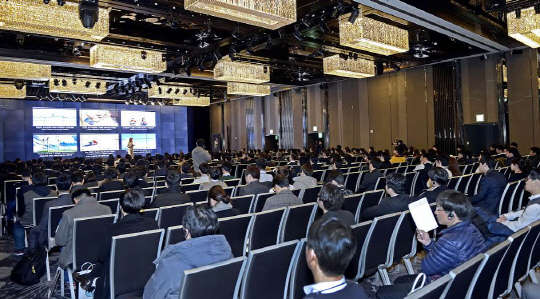 24일 한국IBM이 서울JW메리어트 호텔 동대문 스퀘어에서 진행한 'IBM 솔루션커넥트 2015' 행사장 전경.  한국IBM 제공